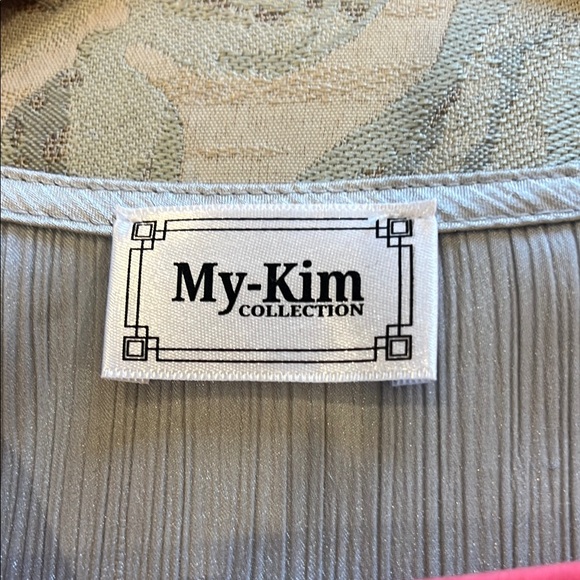 Elegant Silver Twist-Front Blouse - Picture 2 of 6